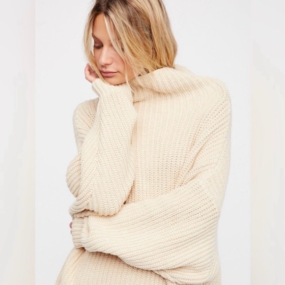 Free People Swim Too Deep Oversized Turtleneck Sweater Ivory Cozy Sweater NWT - Picture 2 of 10